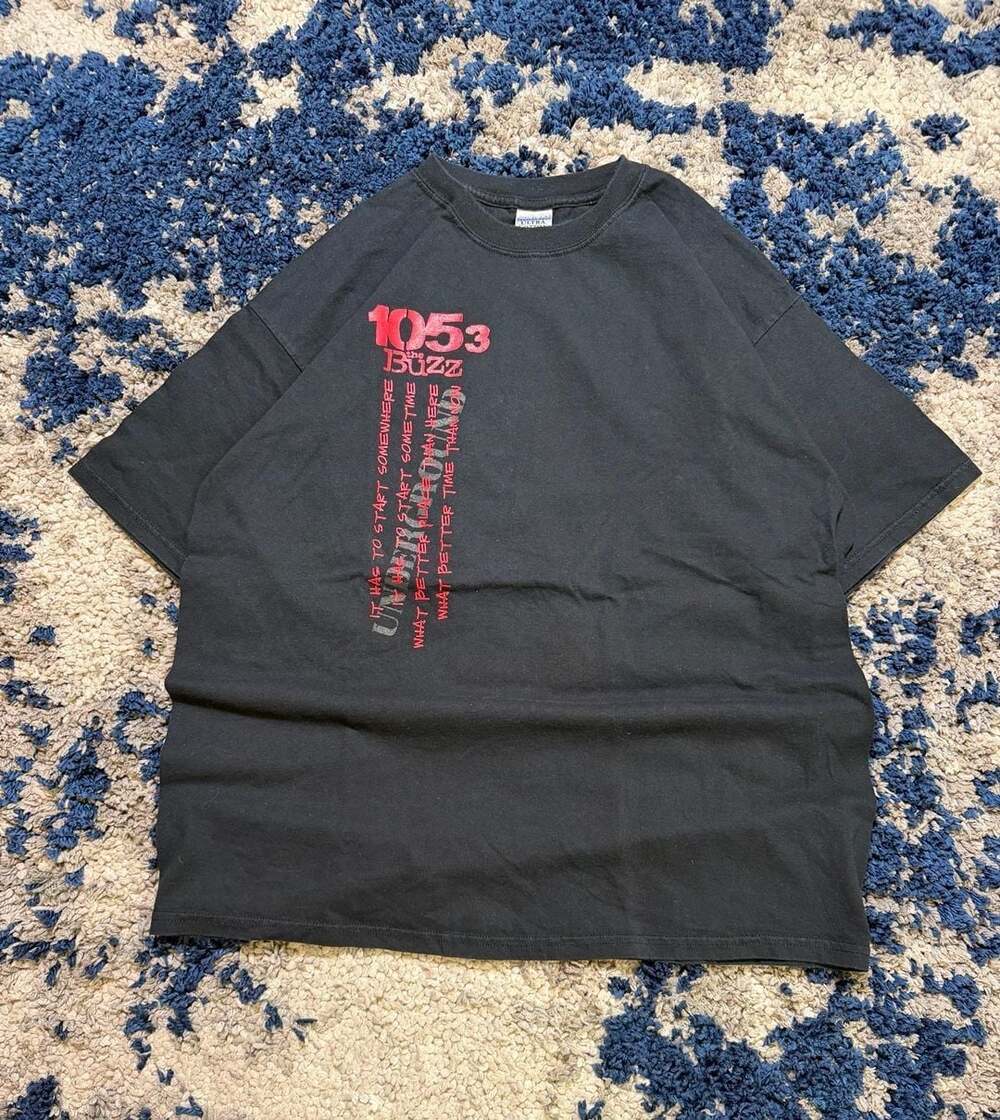 Gildan Ultra Cotton 105.3 The Buzz Radio Station Graphic T-Shirt XL Black